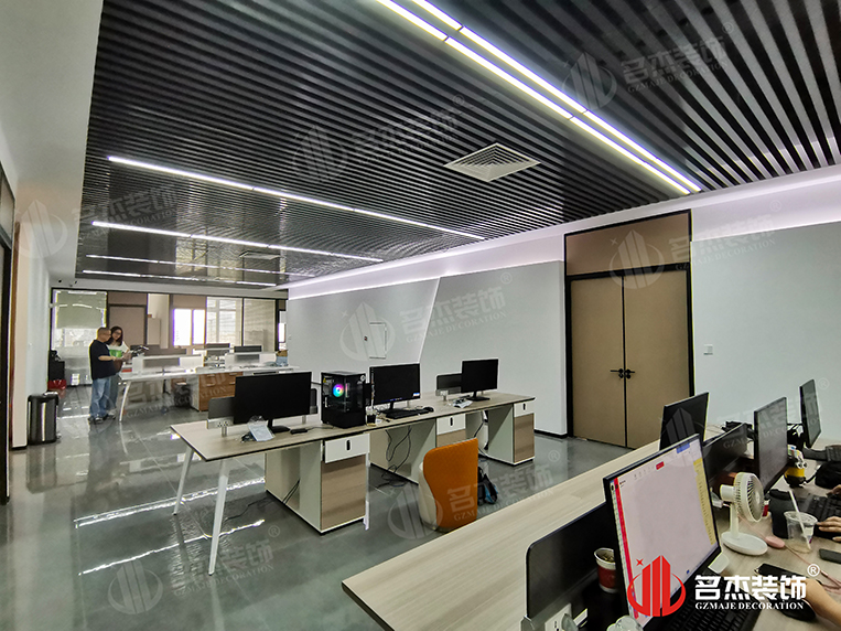 20240514172235_884 办公区装修效果实景图