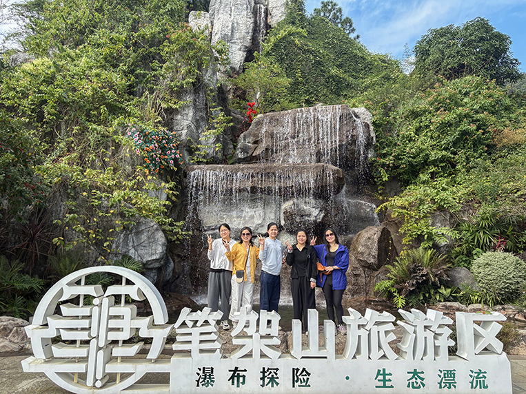 小伙伴合影